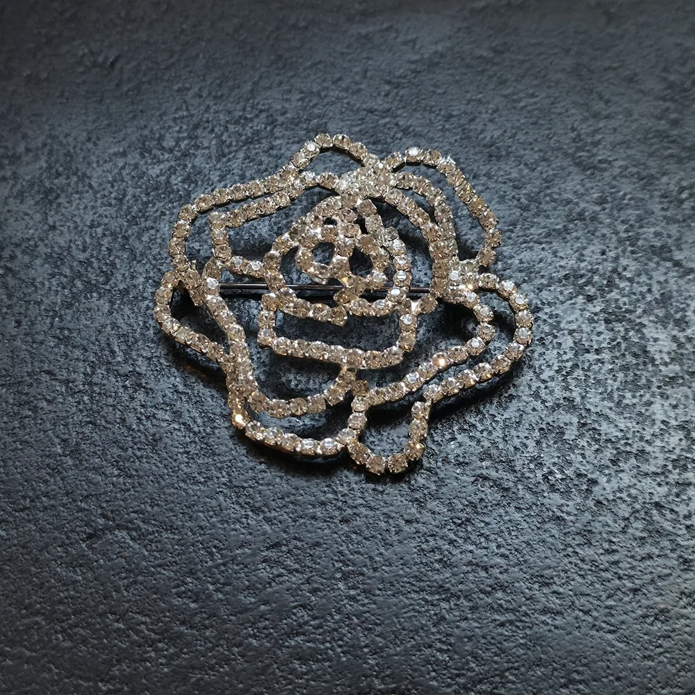 Open-Work Rhinestone Rose Brooch – 2